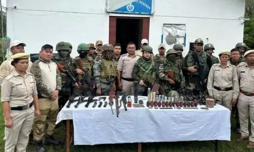 Manipur: थौबल जिले में तलाशी अभियान के दौरान सुरक्षा बलों ने हथियार विस्फोटक बरामद किए Manipur: थौबल जिले में तलाशी अभियान के दौरान सुरक्षा बलों ने हथियार विस्फोटक बरामद किए