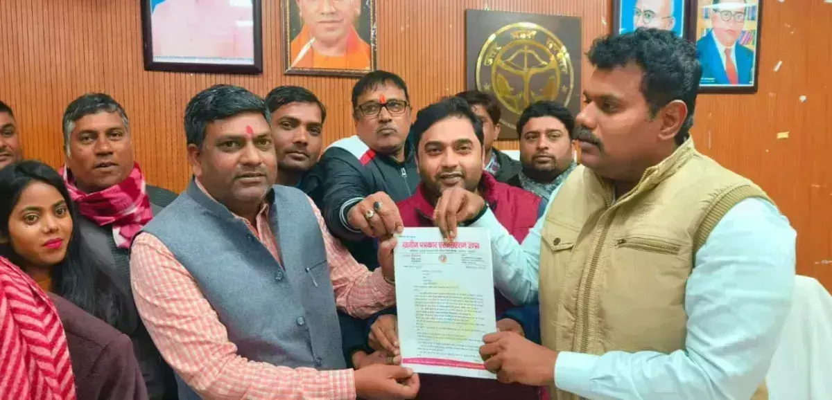 Siddharth Nagar के ग्रामीण पत्रकार एसोसिएशन ने जिलाधिकारी को ज्ञापन सौंपा Siddharth Nagar के ग्रामीण पत्रकार एसोसिएशन ने जिलाधिकारी को ज्ञापन सौंपा
