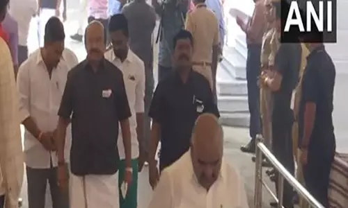 यौन उत्पीड़न विवाद के बीच AIADMK विधायकों ने पहनी काली शर्ट