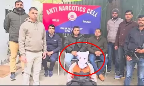 पत्नी को मारकर बॉडी बेड में छिपाकर भागा, 9 दिन बाद आरोपी दबोचा गया, पता चली दंग करने वाली बात पत्नी को मारकर बॉडी बेड में छिपाकर भागा, 9 दिन बाद आरोपी दबोचा गया, पता चली दंग करने वाली बात
