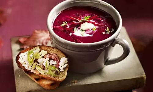 फेटा और डिल के साथ चुकंदर का सूप रेसिपी