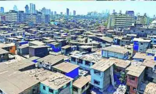 झोपु योजना को रोकने वाले डेवलपर के खिलाफ अपराध: सख्त कार्रवाई की जाएगी