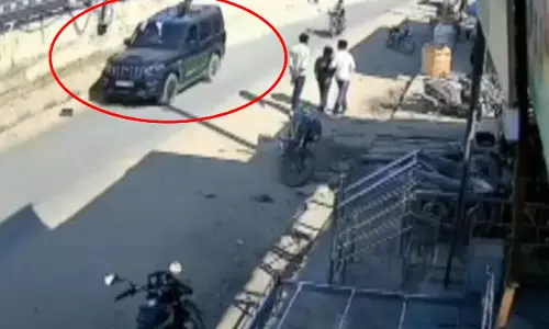 स्कॉर्पियो के ऊपर युवक! फिल्मी सीन से कम नहीं...इस वीडियो से हड़कंप मचा