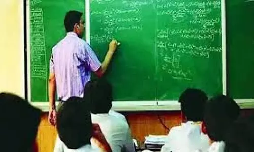 Pune: एनईपी के यूजीसी के प्रस्ताव पर शिक्षा क्षेत्र से सवाल उठे Pune: एनईपी के यूजीसी के प्रस्ताव पर शिक्षा क्षेत्र से सवाल उठे