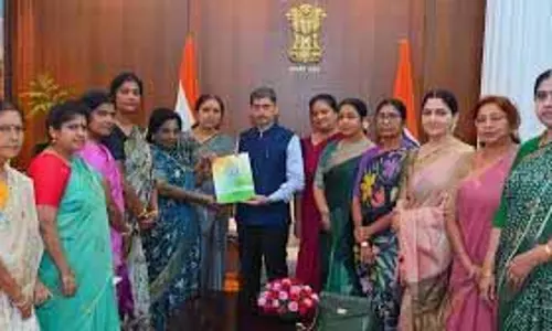 तमिलनाडु में महिलाएं दुपट्टा लेकर स्वतंत्र रूप से नहीं चल सकतीं: Tamilisai तमिलनाडु में महिलाएं दुपट्टा लेकर स्वतंत्र रूप से नहीं चल सकतीं: Tamilisai