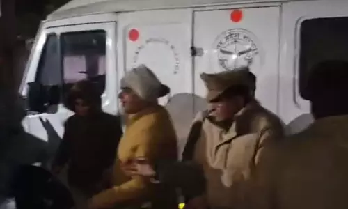पुलिस अफसर मृतक के परिजनों पर उखड़ गए, भड़के पूर्व CM, शेयर किया वीडियो पुलिस अफसर मृतक के परिजनों पर उखड़ गए, भड़के पूर्व CM, शेयर किया वीडियो