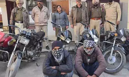 Punjab: चोरी की 15 बाइकें बरामद, दो नशेड़ी गिरफ्तार Punjab: चोरी की 15 बाइकें बरामद, दो नशेड़ी गिरफ्तार