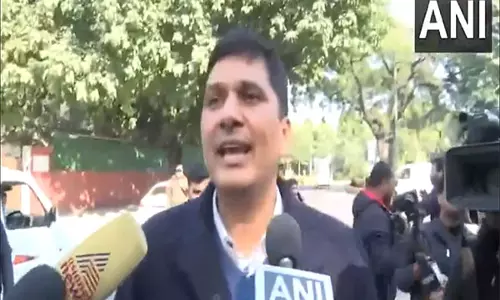 AAP के सौरभ भारद्वाज, संजय सिंह प्रधानमंत्री आवास पहुंचे, लेकिन उन्हें प्रवेश नहीं मिला AAP के सौरभ भारद्वाज, संजय सिंह प्रधानमंत्री आवास पहुंचे, लेकिन उन्हें प्रवेश नहीं मिला