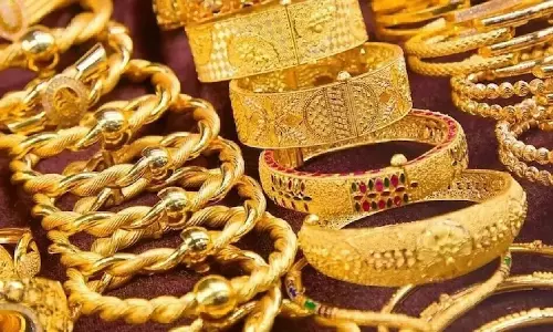 आज सोने की कीमत में बढ़ोतरी और चांदी की कीमत में गिरावट आई आज सोने की कीमत में बढ़ोतरी और चांदी की कीमत में गिरावट आई
