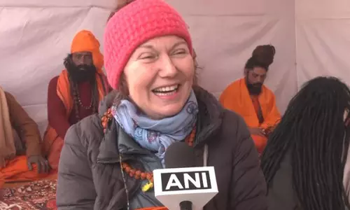 हिंदू धर्म के प्रति French महिला का आकर्षण उसे कुंभ मेले में ले आया