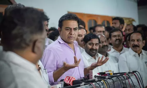 KTR ने ACB पूछताछ के दौरान अपने वकील को अनुमति देने के लिए HC का दरवाजा खटखटाया