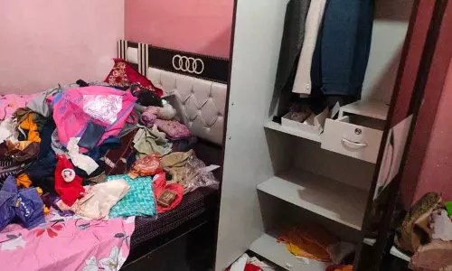 Haryana : करनाल में लुटेरों ने दंपत्ति को बंधक बनाया Haryana : करनाल में लुटेरों ने दंपत्ति को बंधक बनाया