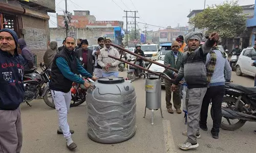 Haryana : झज्जर में चोरों ने तीन दुकानों पर किया हमला Haryana : झज्जर में चोरों ने तीन दुकानों पर किया हमला