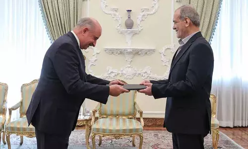 ranian राष्ट्रपति पेज़ेशकियन को 10 नए राजदूतों के परिचय-पत्रों की प्रतियां प्राप्त हुईं ranian राष्ट्रपति पेज़ेशकियन को 10 नए राजदूतों के परिचय-पत्रों की प्रतियां प्राप्त हुईं