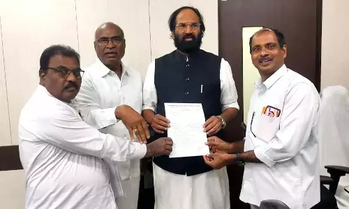 Telangana: सिविल सप्लाई हमालिस यूनियन ने हड़ताल वापस ली Telangana: सिविल सप्लाई हमालिस यूनियन ने हड़ताल वापस ली