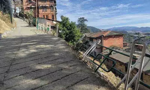 Himachal: सेसिल होटल के पास टूटी रेलिंग