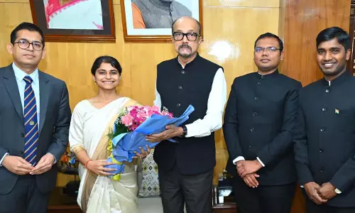 राज्यपाल रमेन डेका से परिवीक्षाधीन वन सेवा के अधिकारियों ने की भेंट राज्यपाल रमेन डेका से परिवीक्षाधीन वन सेवा के अधिकारियों ने की भेंट
