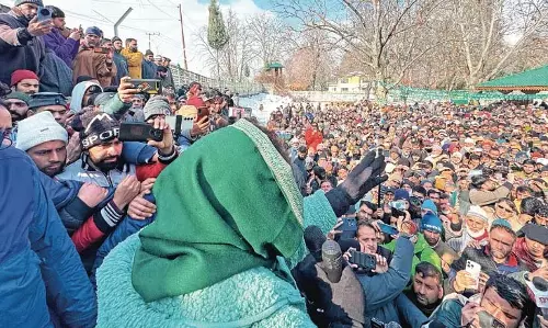 महबूबा मुफ्ती ने J&K के लिए ‘हीलिंग टच’ की मांग की