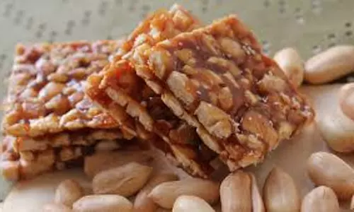 Jaggery-Peanut Gajak सर्दियों की शान है यह मिठाई Jaggery-Peanut Gajak सर्दियों की शान है यह मिठाई