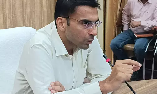 Dehradun के जिलाधिकारी ने राजस्व वसूली पर अधिकारियों को दिए निर्देश Dehradun के जिलाधिकारी ने राजस्व वसूली पर अधिकारियों को दिए निर्देश