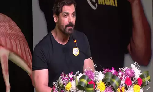 जॉन अब्राहम ने Navi Mumbai में नशा विरोधी जागरूकता कार्यक्रम में छात्रों को सलाह दी