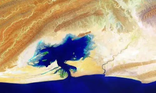 Earth from space: पाकिस्तान का ब्लीडिंग इंक लैगून Earth from space: पाकिस्तान का ब्लीडिंग इंक लैगून