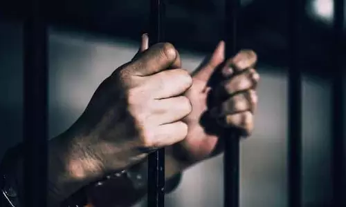 Mumbai: मेडिकल अभ्यर्थियों से 45 लाख की ठगी, 4 लोगों पर मामला दर्ज Mumbai: मेडिकल अभ्यर्थियों से 45 लाख की ठगी, 4 लोगों पर मामला दर्ज