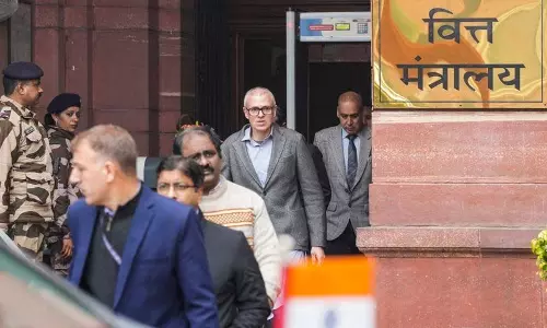 Omar ने बजट पूर्व विचार-विमर्श के लिए निर्मला से मुलाकात की