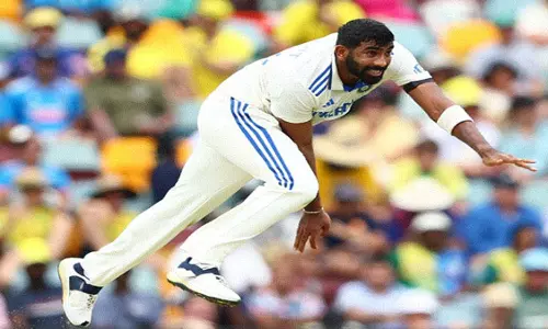 माइकल क्लार्क ने Jasprit Bumrah को सभी प्रारूपों में अब तक का सर्वश्रेष्ठ तेज गेंदबाज बताया माइकल क्लार्क ने Jasprit Bumrah को सभी प्रारूपों में अब तक का सर्वश्रेष्ठ तेज गेंदबाज बताया