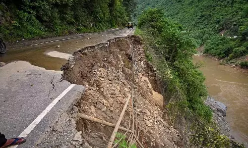 Manipur : इंफाल-सिलचर राजमार्ग की खराब स्थिति को लेकर धरना-प्रदर्शन