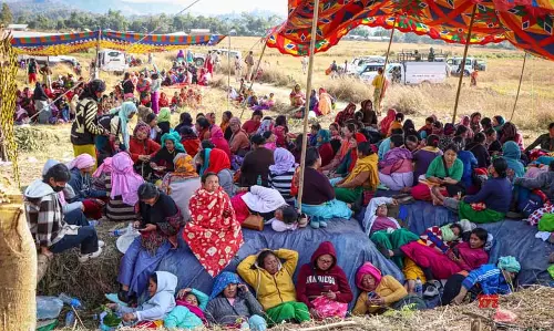 Manipur : उयोकचिंग में केंद्रीय बलों की तैनाती की मांग Manipur : उयोकचिंग में केंद्रीय बलों की तैनाती की मांग