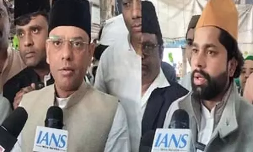 उर्स के मौके पर नितिन गडकरी ने दरगाह पर चढ़ाई चादर