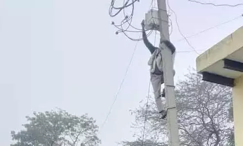 Greater Noida: जेवर क्षेत्र में राजस्व वसूली अभियान के तहत 234 बिजली कनेक्शन काटे गए Greater Noida: जेवर क्षेत्र में राजस्व वसूली अभियान के तहत 234 बिजली कनेक्शन काटे गए