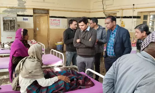 Jalore: जालोर उपखण्ड अधिकारी ने जिला अस्पताल का किया निरीक्षण Jalore: जालोर उपखण्ड अधिकारी ने जिला अस्पताल का किया निरीक्षण