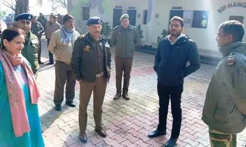 डीएम ने RS पुरा में विकास गतिविधियों, सुरक्षा स्थिति का जायजा लिया डीएम ने RS पुरा में विकास गतिविधियों, सुरक्षा स्थिति का जायजा लिया