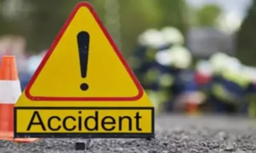 Maharashtra: रत्नागिरी-नागपुर रोड पर ट्रक ने बस को टक्कर मार दी, 19 छात्र घायल Maharashtra: रत्नागिरी-नागपुर रोड पर ट्रक ने बस को टक्कर मार दी, 19 छात्र घायल