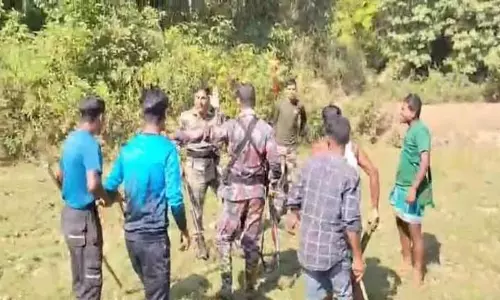 Tripura में बीएसएफ पर हमला किया, हथियार छीनने की कोशिश नाकाम Tripura में बीएसएफ पर हमला किया, हथियार छीनने की कोशिश नाकाम