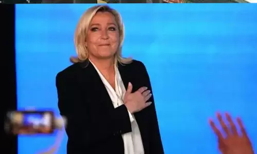 France की दक्षिणपंथी नेता मरीन ले पेन ने अपने राजनीतिक रूप से ध्रुवीकृत पिता को श्रद्धांजलि दी