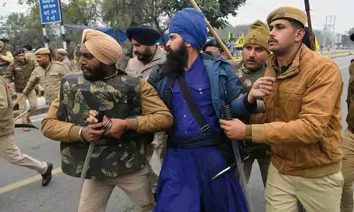 रोडवेज कर्मचारियों की हड़ताल के कारण Mohali की सड़कों पर अराजकता रोडवेज कर्मचारियों की हड़ताल के कारण Mohali की सड़कों पर अराजकता