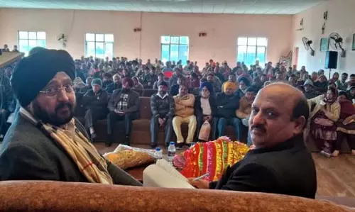 Jammu: मैनुअल ने रामगढ़ में लगाया जनता दरबार Jammu: मैनुअल ने रामगढ़ में लगाया जनता दरबार