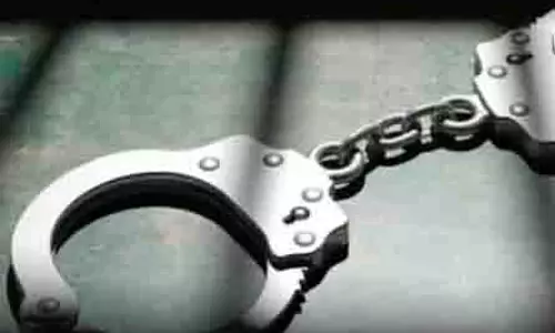 Mumbai : आयकर अधिकारी बनकर 40 लोगों को 2 करोड़ रुपये का लगाया चूना, गिरफ्तार