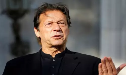 Imran Khan की पार्टी पाक सरकार के साथ तीसरे दौर की वार्ता पर सहमत Imran Khan की पार्टी पाक सरकार के साथ तीसरे दौर की वार्ता पर सहमत