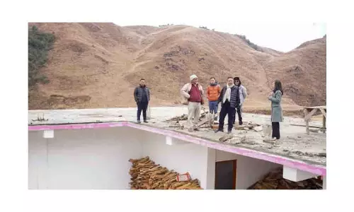 Arunachal: शिक्षा मंत्री पासंग दोरजी सोना ने भारत-चीन सीमा के पास सरकारी आवासीय विद्यालय का दौरा किया
