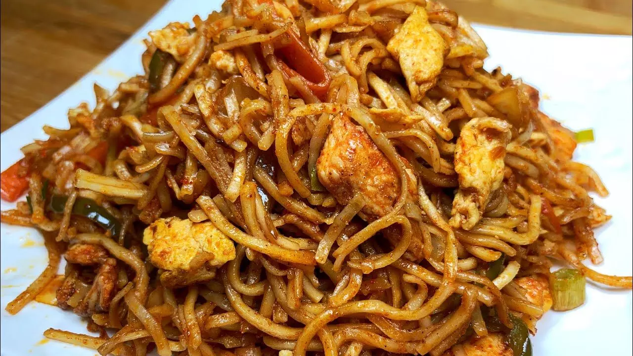 Chowmein: घर पर ऐसे तैयार करें बच्चों के लिए बाजार स्टाइल वेज चाउमीन