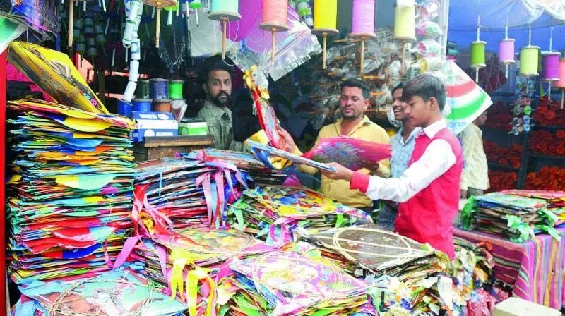 Hyderabad पुलिस ने मुख्य मार्गों पर पतंग उड़ाने पर रोक लगा दी