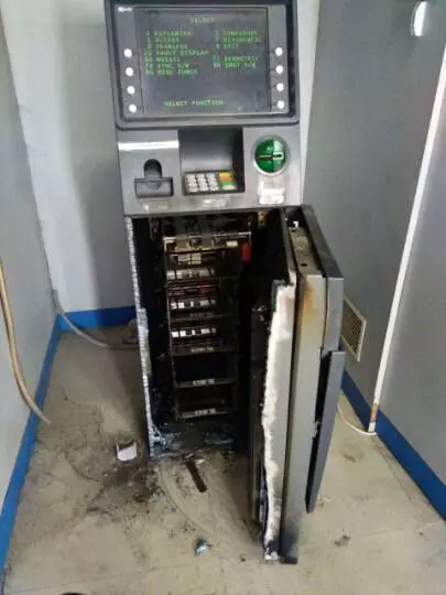 ढेंकनाल में बदमाशों ने गैस कटर मशीन का इस्तेमाल कर ATM लूटा