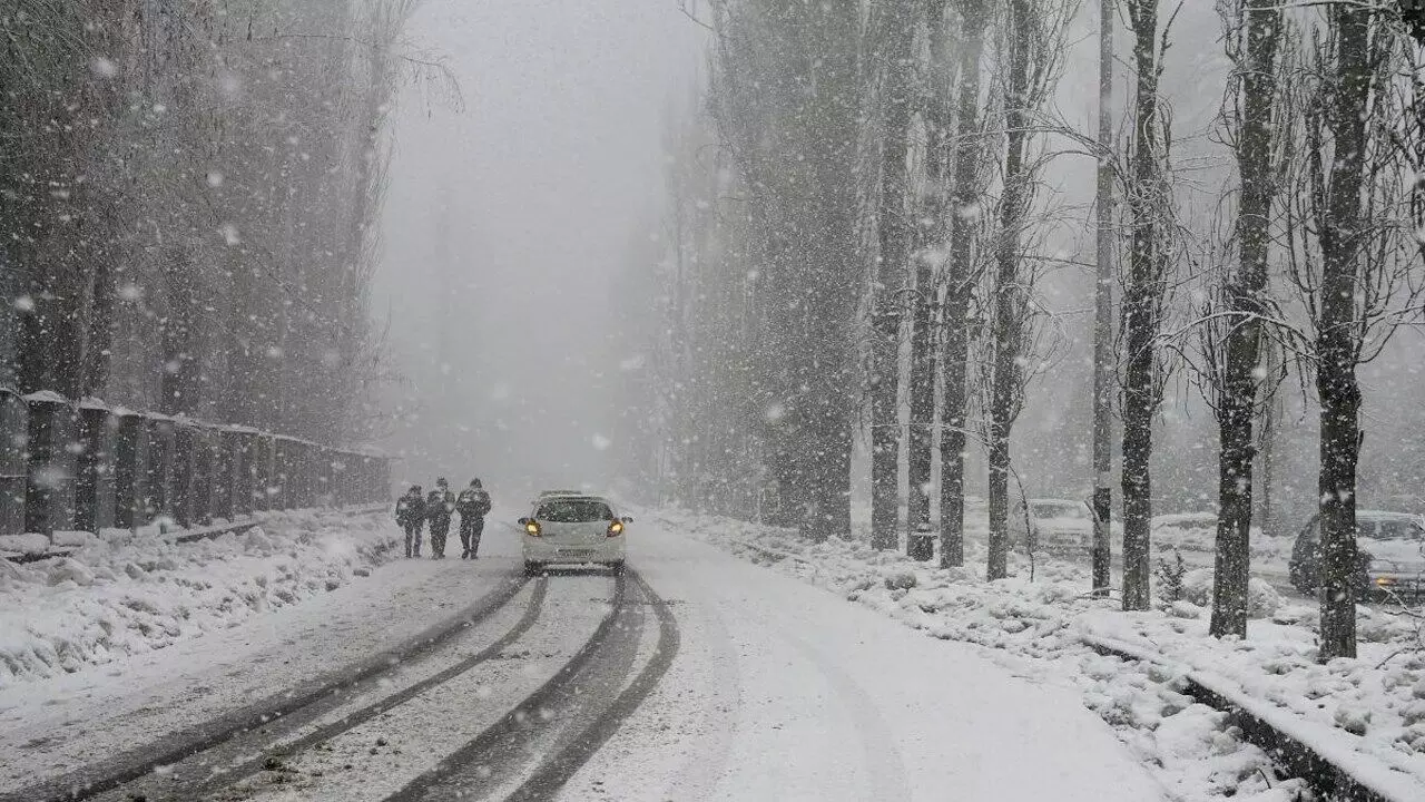 Nainital: ठंड से कोई राहत नहीं, बारिश-बर्फबारी के आसार