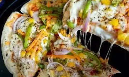 Paratha Cheese Burst Pizza:घर में बनाएं पराठा चीज बर्स्ट पिज्जा