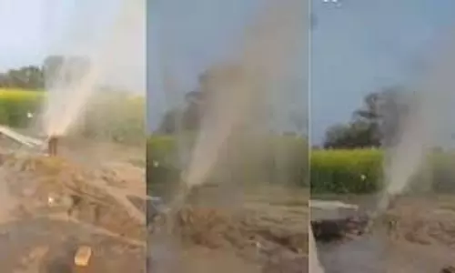 Alwar: फूटा पानी का फव्वारा , बोरिंग देख लोग रह गए हैरान Alwar: फूटा पानी का फव्वारा , बोरिंग देख लोग रह गए हैरान