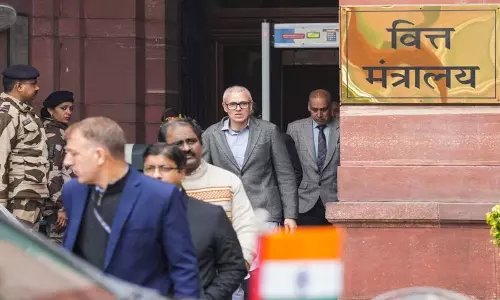 J&K: उमर ने बजट पूर्व विचार-विमर्श के लिए निर्मला से मुलाकात की J&K: उमर ने बजट पूर्व विचार-विमर्श के लिए निर्मला से मुलाकात की